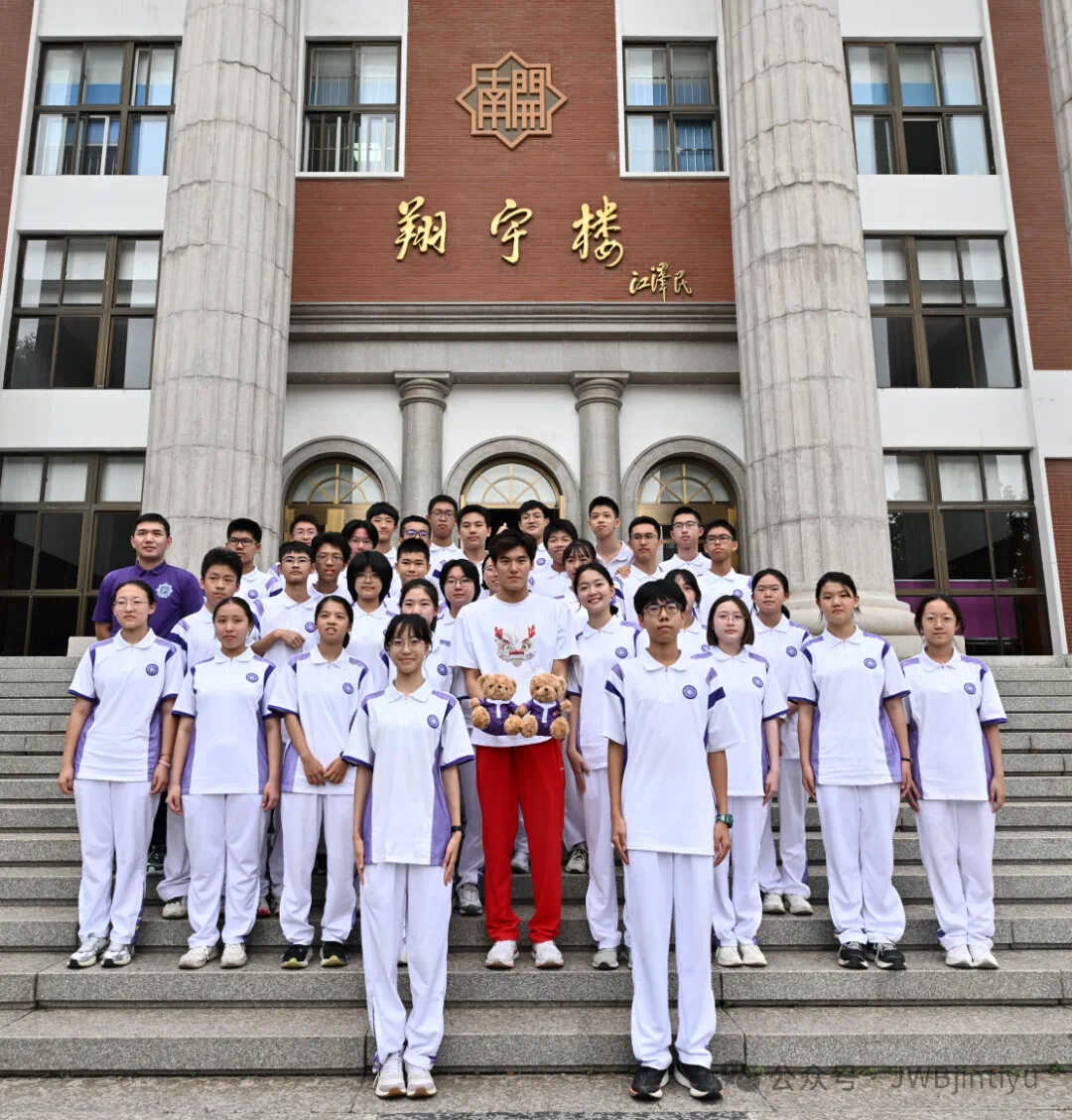 沈阳市翔宇中学校服图片